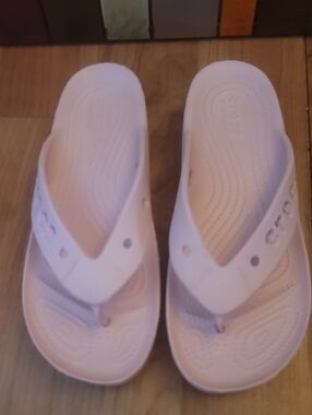 CROCS Light Pink Flip Flops W9